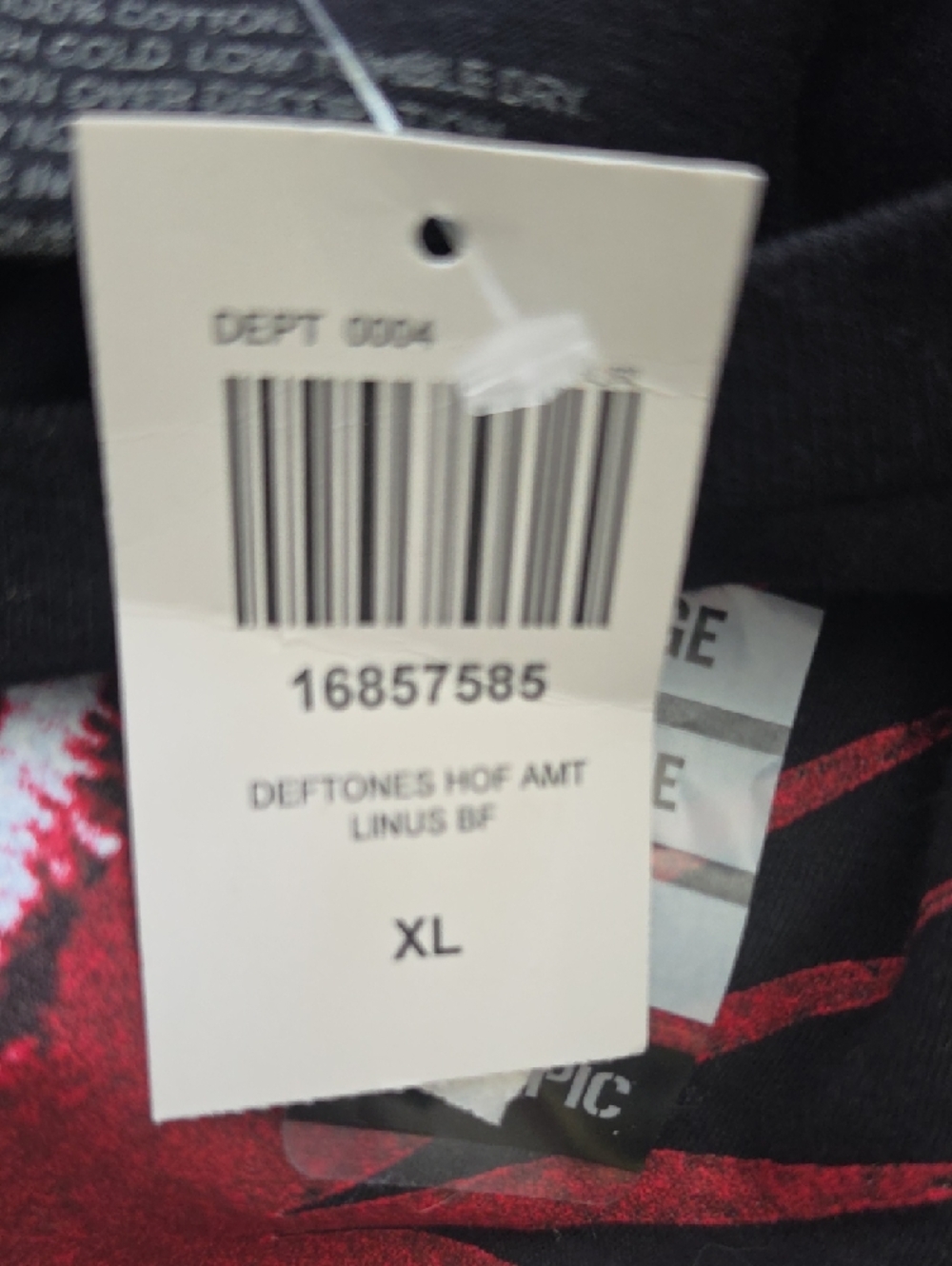 Brand NEW Hot Topic Black Tee with Red Graphic Cat Print - Picture 5 of 5